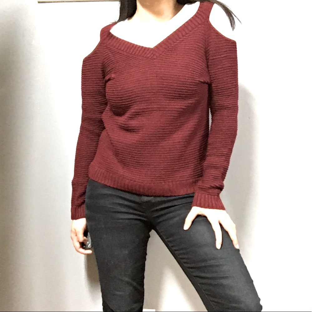 NWT ABSOLUTELY Chessy Cold Shoulder Pullover XS